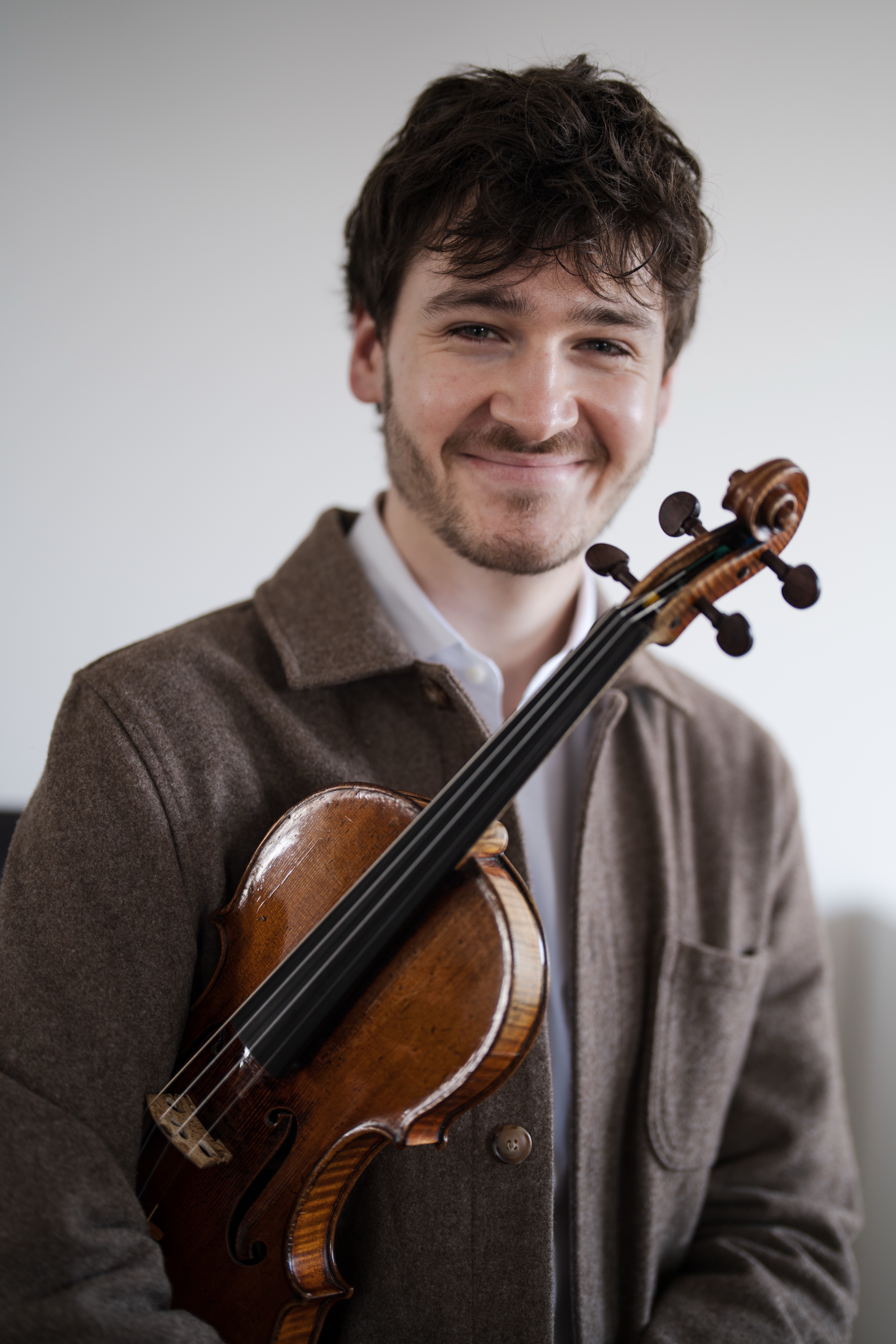 Vassily Chmykov en performance — portrait artistique du violoniste